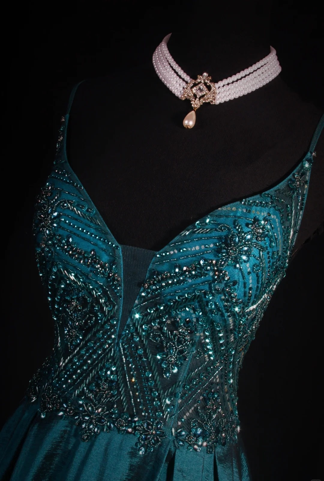 Wunderschönes dunkelolivgrünes herzförmiger Ausschnitt A-Linie Satin Tüll Kurzes Ballkleid Homecoming-Kleid ED02575