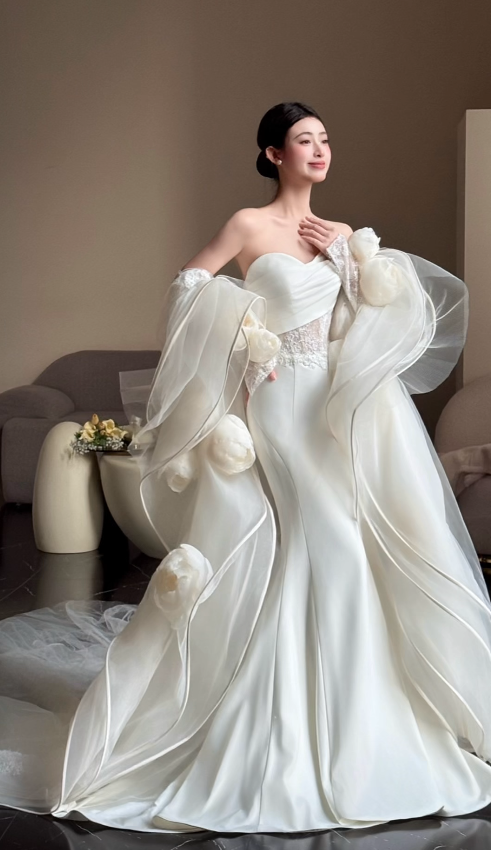 Elegant White Wedding Dress Sweetheart Satin Mermaid Bridal Gown Sleeveless Bridal Dress ED06815