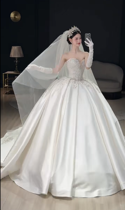 Elegant White Wedding Dress Sweetheart Satin A-Line Bridal Gown Sleeveless Bridal Dress ED06817