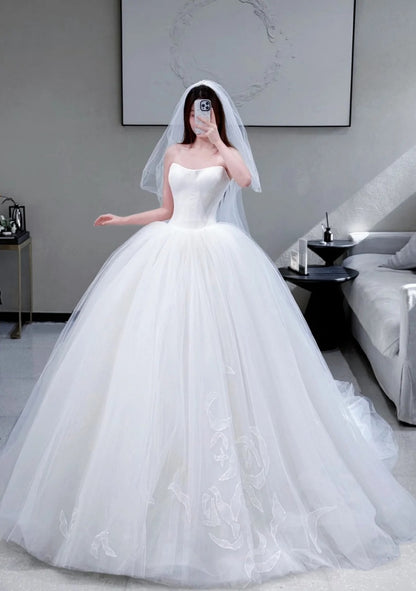 Timeless White Wedding Dress Tulle Strapless Bridal Gowns Sleeveless Ball Gown Bridal Dress ED06844