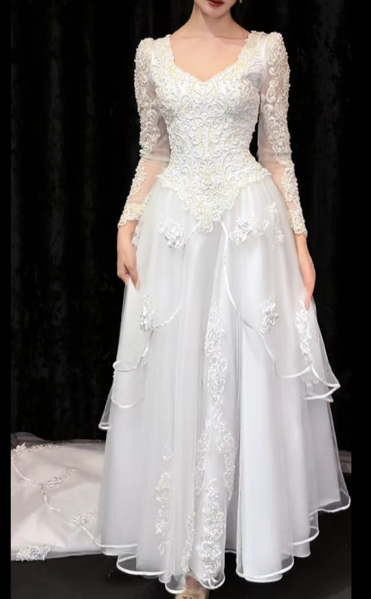 A-Line White Wedding Dress Tulle Applique V-neck Bridal Gown Long Sleeveless Bridal Dress ED06862