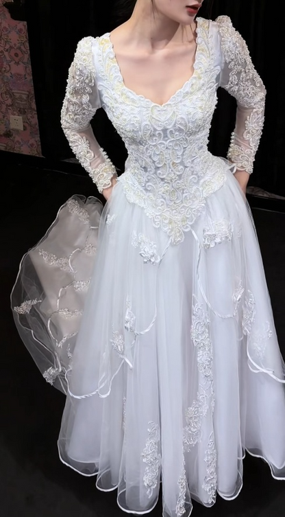 A-Line White Wedding Dress Tulle Applique V-neck Bridal Gown Long Sleeveless Bridal Dress ED06862