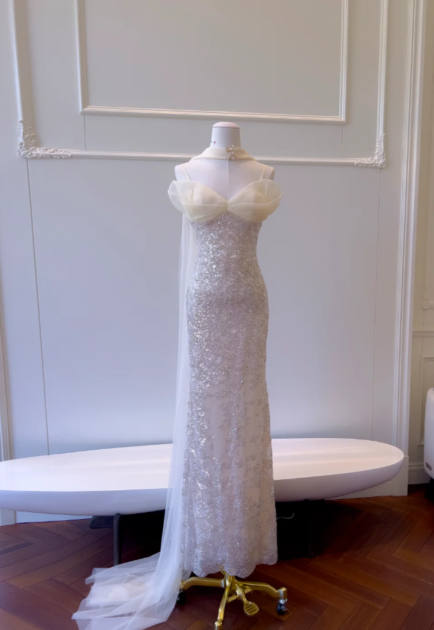 Chic Light Champagne Prom Dress Tulle Sequins Spaghetti Straps Evening Dress Sheath Sleeveless Party Dress ED06894