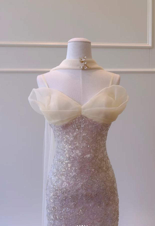 Chic Light Champagne Prom Dress Tulle Sequins Spaghetti Straps Evening Dress Sheath Sleeveless Party Dress ED06894