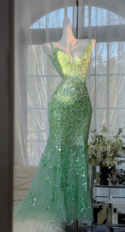 Chic Green Prom Dress V-neck Sequins Sheath Evening Dress Backless Birthday Dress ED06911