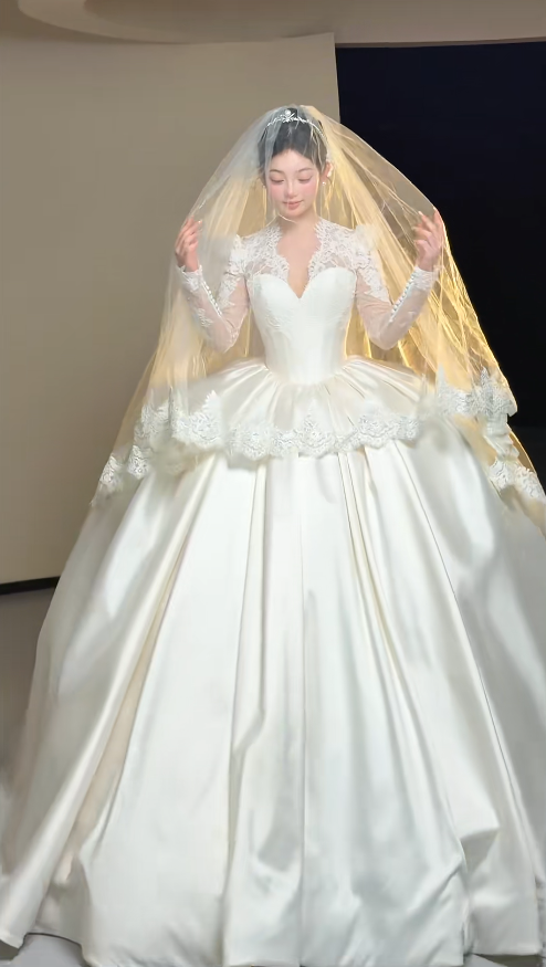 Timeless A-Line White Wedding Dress Satin V-neck Bridal Gown Long Sleeves Bridal Dresss ED06933