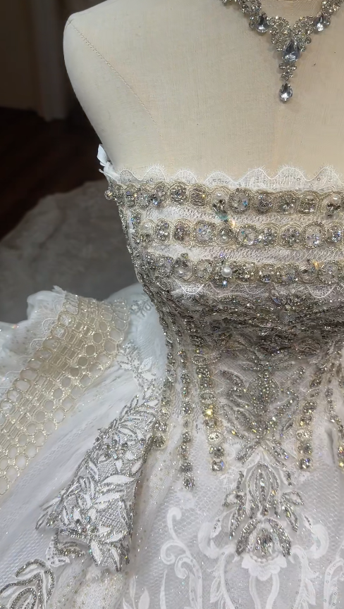 Timeless Strapless White Wedding Dress Tulle Beaded A-Line Bridal Gown Sleeveless Bridal Dresss ED06934