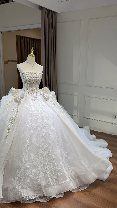 Timeless Strapless White Wedding Dress Tulle Beaded A-Line Bridal Gown Sleeveless Bridal Dresss ED06934