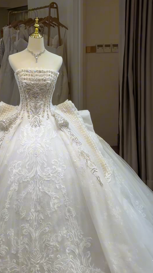 Timeless Strapless White Wedding Dress Tulle Beaded A-Line Bridal Gown Sleeveless Bridal Dresss ED06934