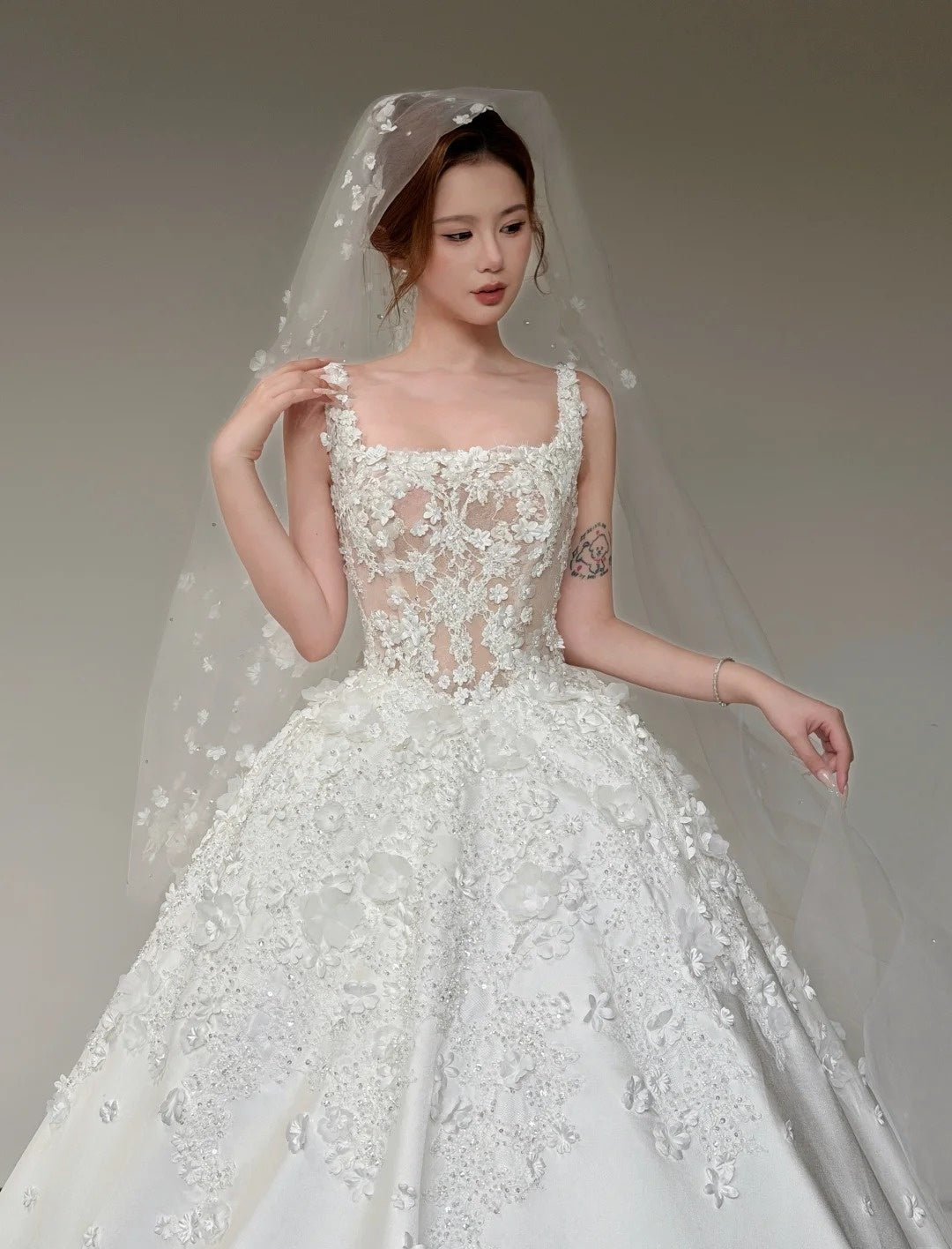 Timeless White Wedding Dress Satin Appliques A-Line Bridal Gown Sleeveless Bridal Dresss ED06935