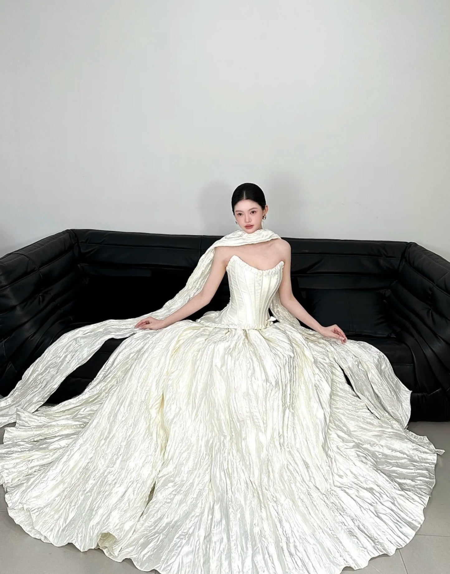 Elegant White Wedding Dress A-Line Satin Strapless Bridal Gowns Sleeveless Bridal Dress ED07002