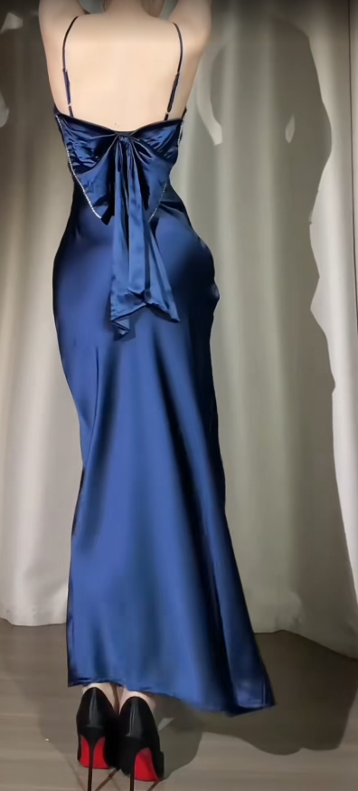 Robe de bal bleu marine chic en satin à fines bretelles, robe de soirée fourreau, robe de cérémonie ED07006