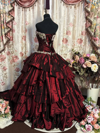 Robe de bal rouge élégante en satin, coupe trapèze, sans bretelles, idéale pour un anniversaire (ED07020)