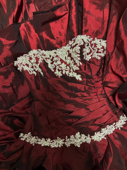 Robe de bal rouge élégante en satin, coupe trapèze, sans bretelles, idéale pour un anniversaire (ED07020)
