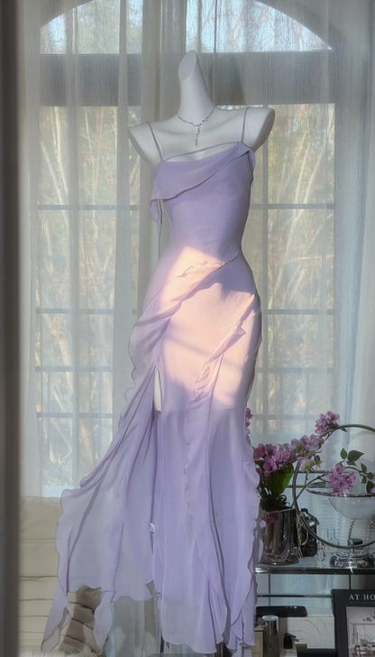 Robe de bal violet clair somptueuse en mousseline, fourreau, bretelles spaghetti, référence ED07056