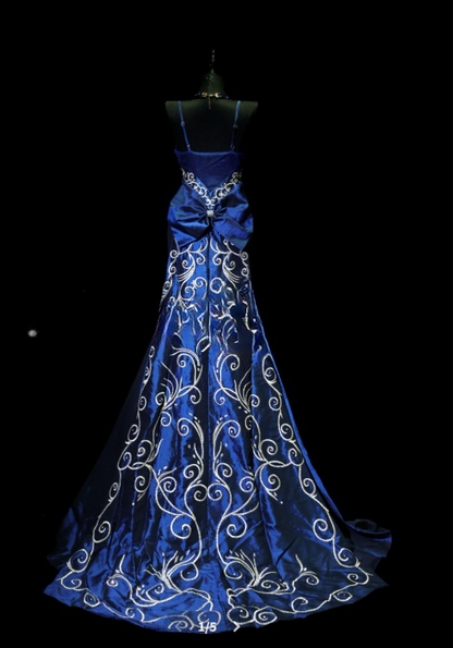 Robe de bal bleue élégante en satin, robe d'anniversaire fourreau à fines bretelles, robe de soirée ED07077