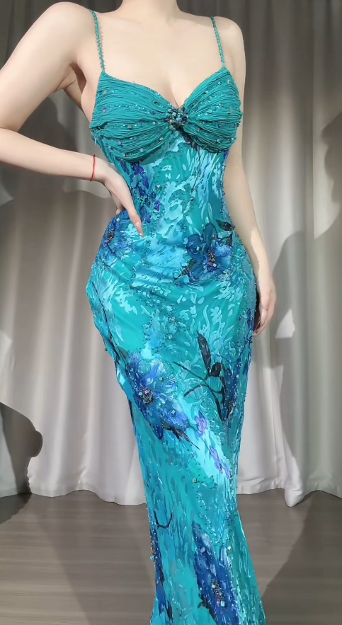 Elegantes blaues Chiffon-Abendkleid mit Perlenbesatz, Etuikleid mit Spaghettiträgern, ED07080