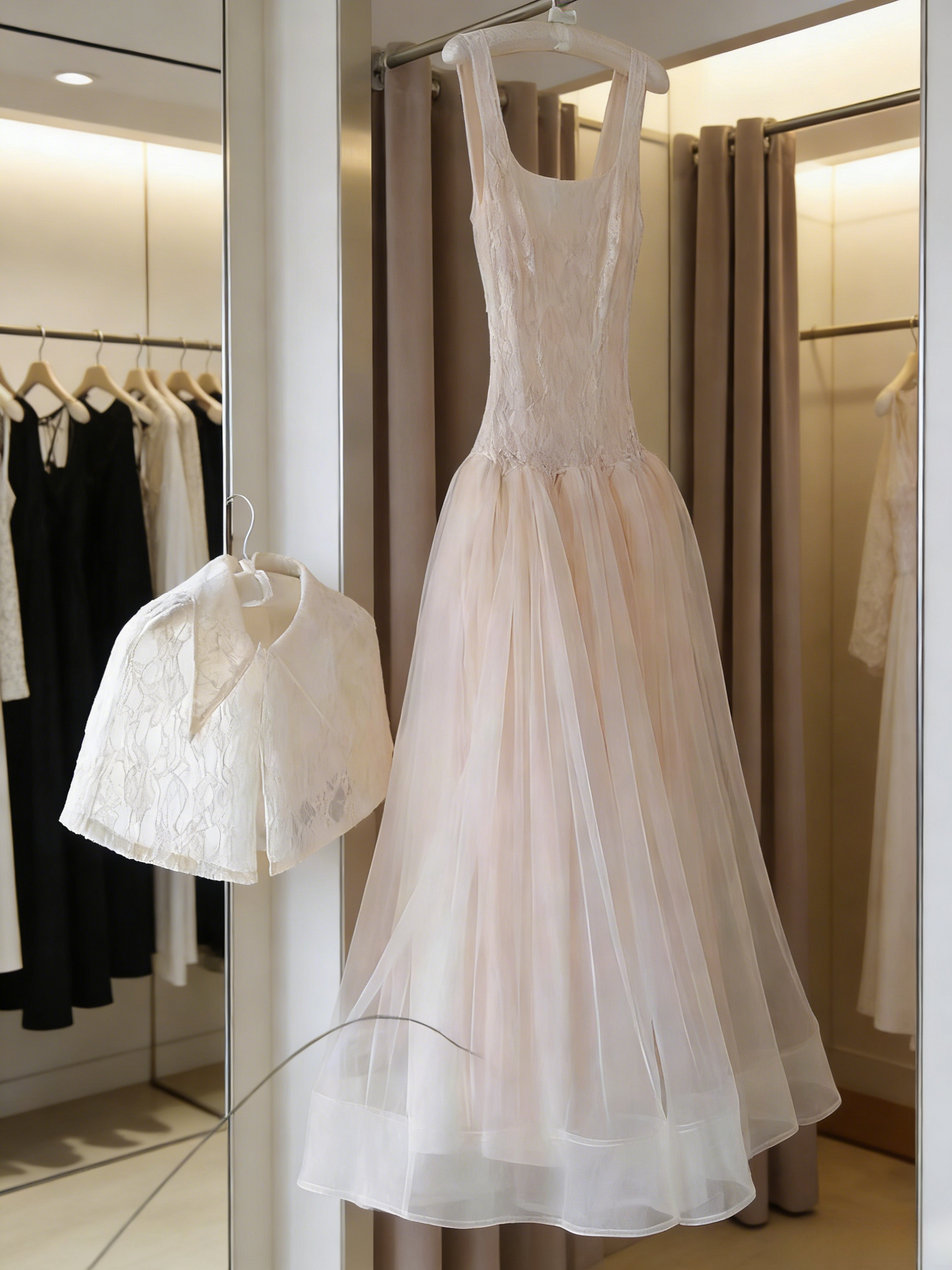 Robe de bal blanche chic à bretelles en tulle, coupe trapèze, référence ED07124