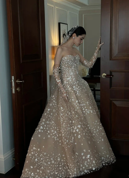 Robe de mariée champagne sobre, bustier, coupe trapèze, tulle appliqué, référence ED07139
