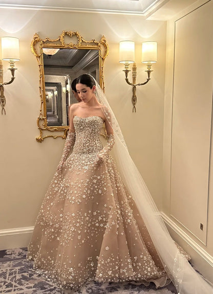 Robe de mariée champagne sobre, bustier, coupe trapèze, tulle appliqué, référence ED07139
