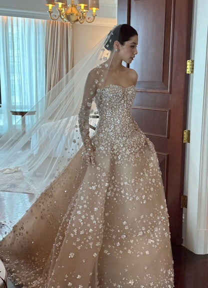 Robe de mariée champagne sobre, bustier, coupe trapèze, tulle appliqué, référence ED07139