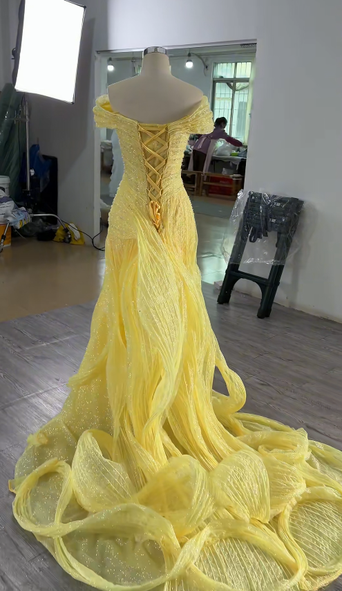 Chic Yellow Prom Dress Off-shoulder Sheath Tulle Evening Dress ED07155