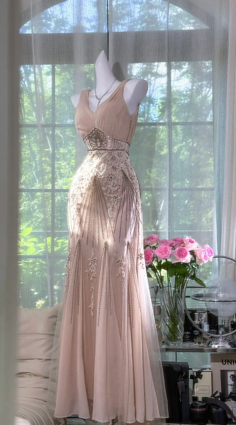 Vintage hellchampagnerfarbenes Ballkleid, langes Chiffon-Abendkleid mit V-Ausschnitt, Etuikleid, Perlenbesatz, Geburtstagskleid ED07167