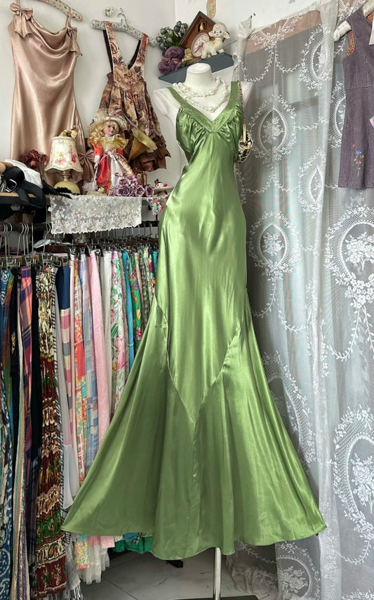 Elegant Green Prom Dresses Satin V-neck Long Evening Dress Sheath Birthday Dress ED07197