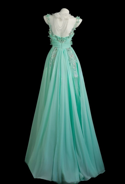 Robe de bal longue verte chic en tulle perlé, bretelles spaghetti, coupe trapèze, référence ED07245