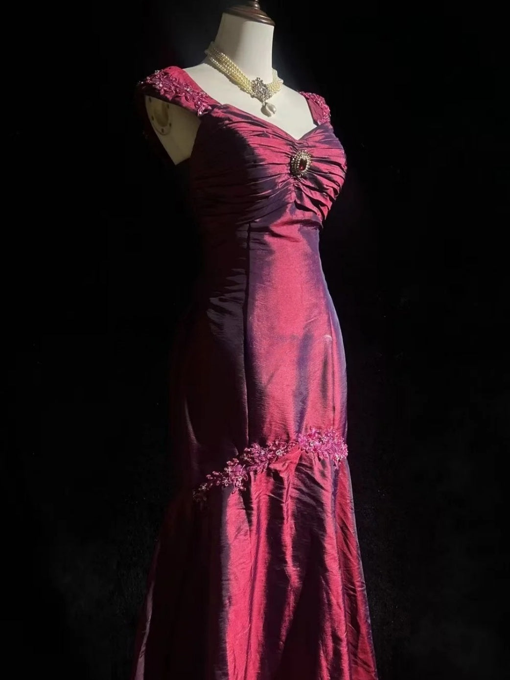 Elegant Burgundy Prom Dress Satin V-neck Sheath Long Evening Dress ED07256