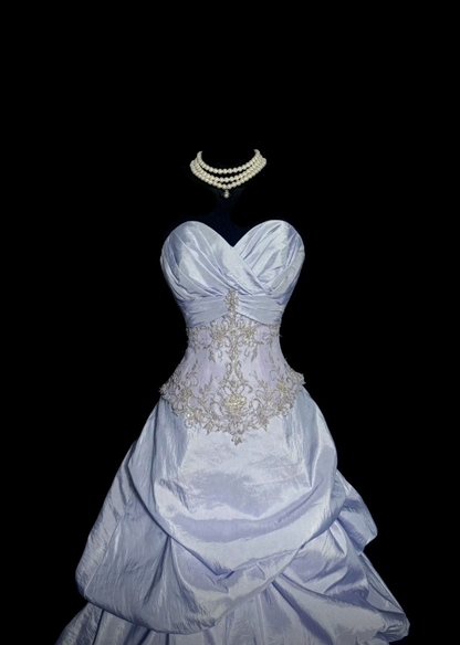 Niedliches langes, staublila Ballkleid aus Satin mit Perlenbesatz, A-Linien-Schnitt und Herzausschnitt, ärmelloses Geburtstagskleid ED07307