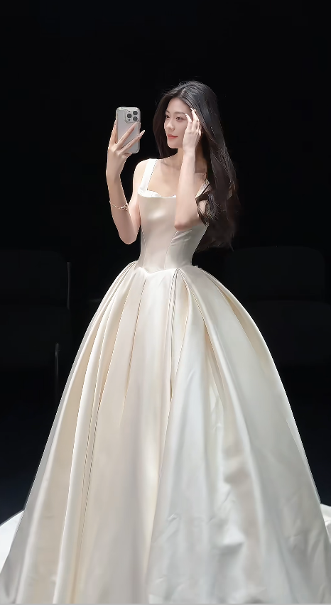 Elegant Straps White Long Wedding Dress Satin A-Line Bridal Gowns Sleeveless Bridal Dress  ED07312
