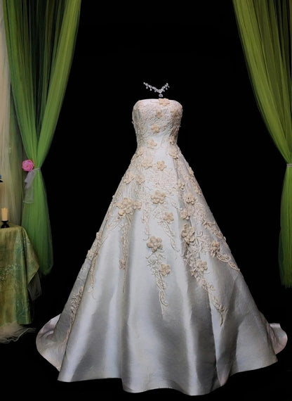 Robe de mariée longue blanche élégante sans bretelles, ornée d'appliques en satin, coupe trapèze, sans manches, référence ED07313