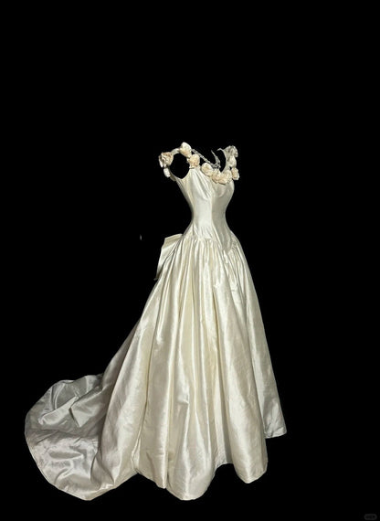 Robe de bal longue couleur champagne, coupe trapèze, col rond, satin, sans manches, idéale pour un anniversaire (ED07318)