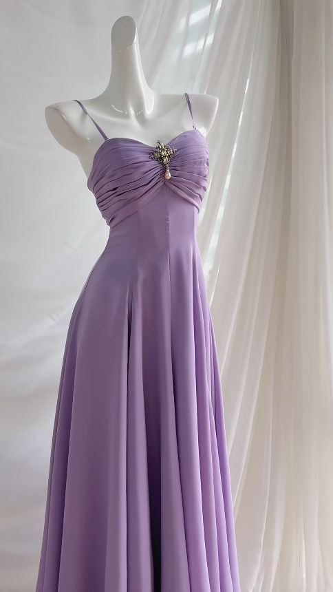 Robe de soirée élégante violette pour invitée de mariage, en mousseline à fines bretelles, coupe trapèze, référence ED07320