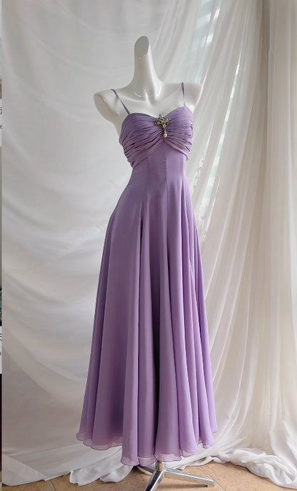 Robe de soirée élégante violette pour invitée de mariage, en mousseline à fines bretelles, coupe trapèze, référence ED07320