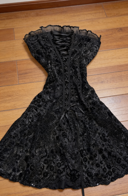 Modisches schwarzes Geburtstagskleid, trägerlos, A-Linie, Ballkleid, Spitze, Applikation, kurzes Partykleid ED07427