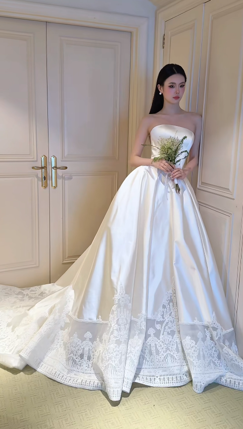 Simple A-Line Satin Strapless Bridal Dress White Wedding Dress Sleeveless Bridal Gown ED07465