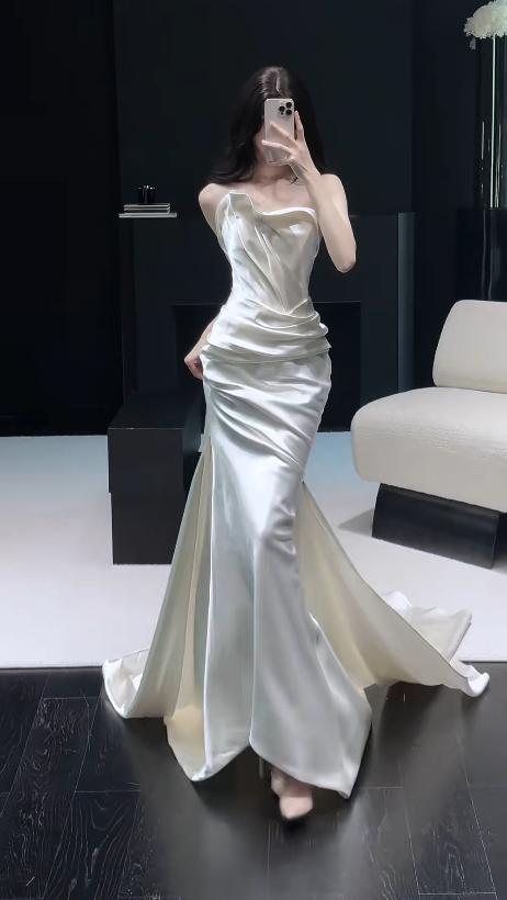 Elegant Sheath Strapless Wedding Dress White Satin Bridal Gown ED07493