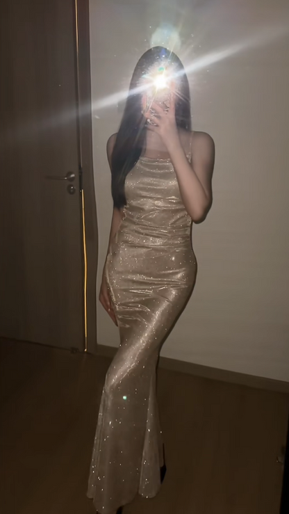 Robe de soirée longue sexy fourreau à fines bretelles en satin doré sans manches pour le bal de promo ED07495