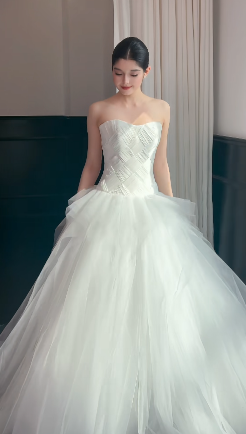 White Bridal Dress Strapless A-Line Strapless Bridal Gown Tulle Wedding Dress ED07575