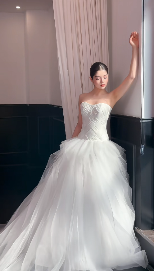 White Bridal Dress Strapless A-Line Strapless Bridal Gown Tulle Wedding Dress ED07575