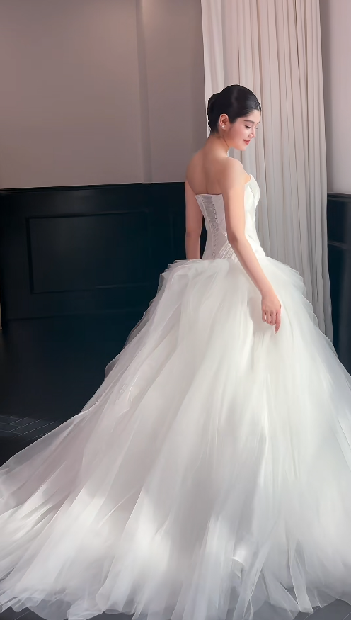 Robe de mariée blanche bustier trapèze en tulle ED07575