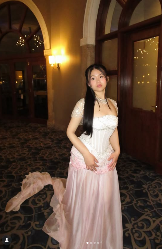 Pinkes schulterfreies Etuikleid aus Chiffon mit Perlenbesatz, langes Abendkleid ED07580