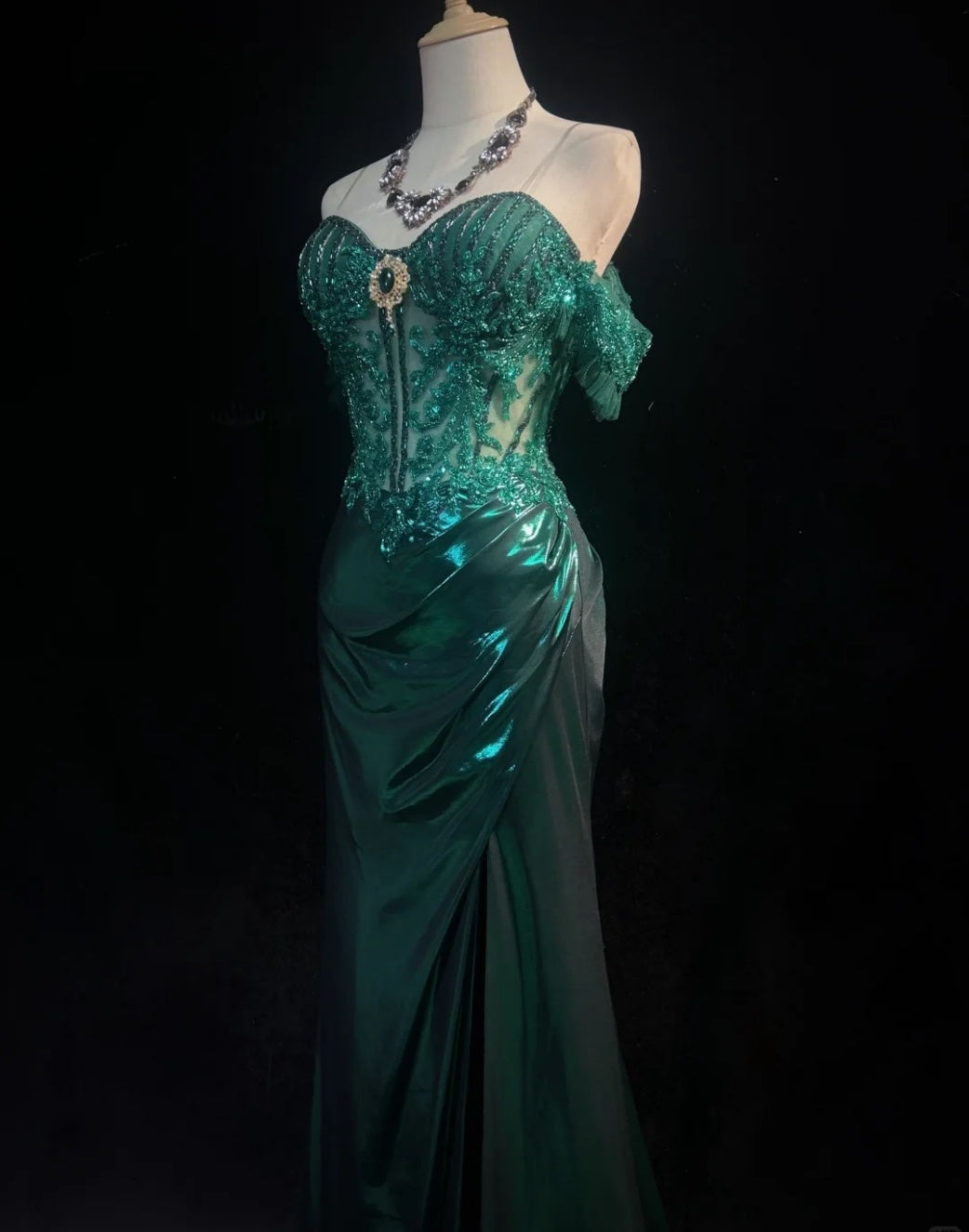 Chic Sheath Green Prom Dress Off-shoulder Satin Appliques Long Evening Dress ED07610