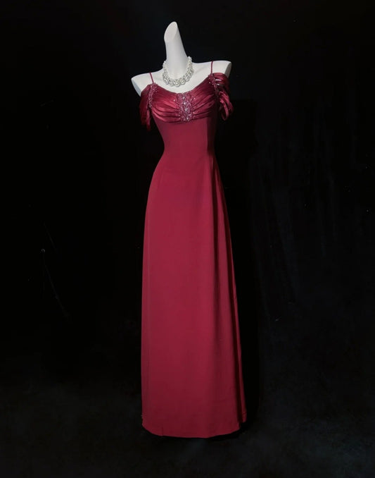 Elegantes Etui-Ballkleid in Burgunderrot mit Spaghettiträgern, Chiffon und Perlen, langes Abendkleid ED07611