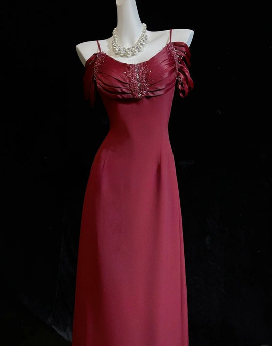 Elegantes Etui-Ballkleid in Burgunderrot mit Spaghettiträgern, Chiffon und Perlen, langes Abendkleid ED07611