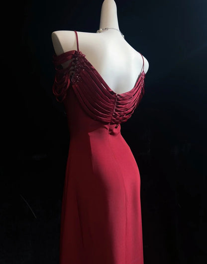 Robe de bal chic bordeaux fourreau à bretelles spaghetti en mousseline perles longue ED07611