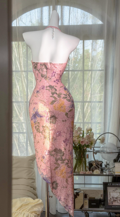 Robe de soirée courte rose, bretelles spaghetti, fourreau en mousseline, perles ED07642