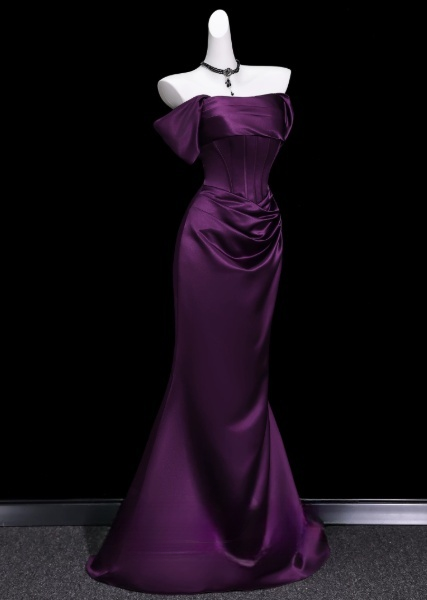 Robe de bal violette Robe de soirée longue fourreau à épaules dénudées Robe de soirée en satin ED07654